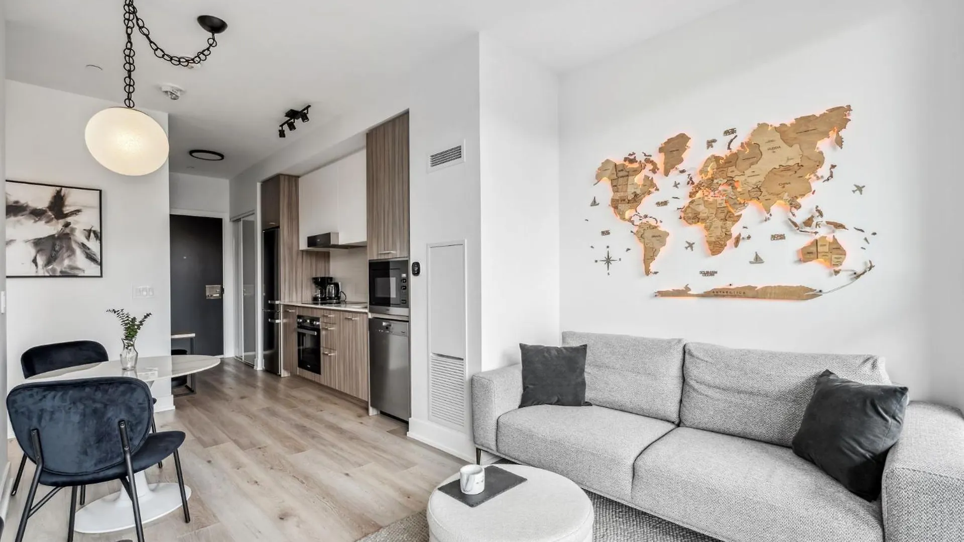 Designer Yonge & Eglinton Gem, Parking, 65 Tv Apartment Toronto 0*,  Canada